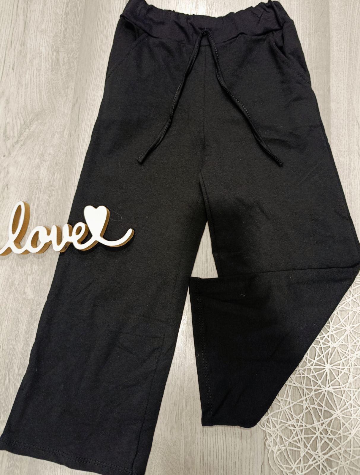 Dekliške hlače - bež in črne