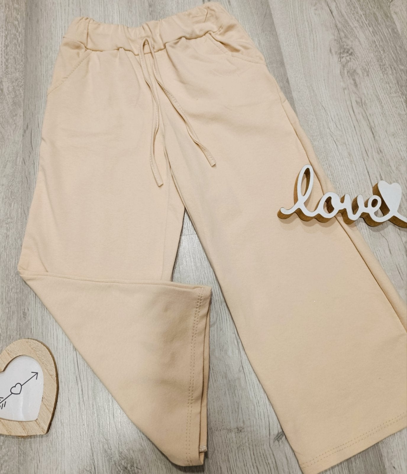 Dekliške hlače - bež in črne