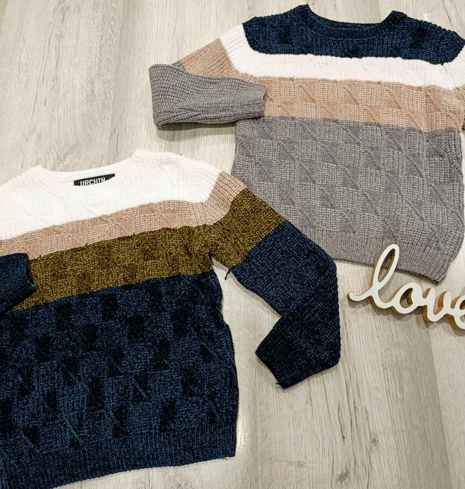 Fantovski pulover-črte