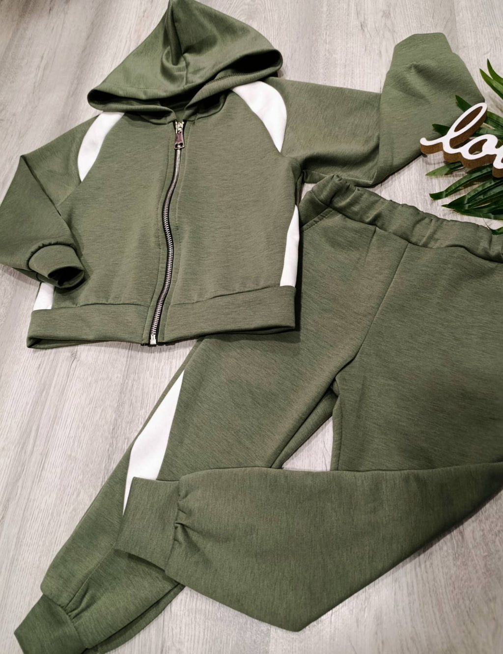 Fantovski komplet-zelen (nepodložen 4-14 let)