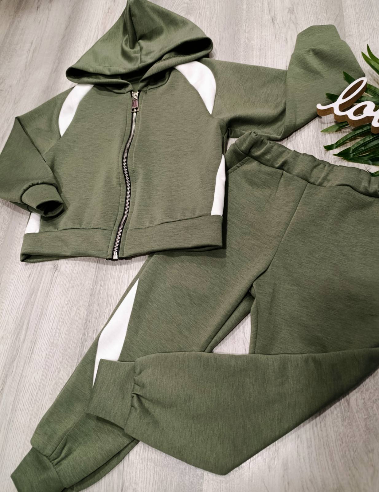 Fantovski komplet-zelen (nepodložen 4-14 let)